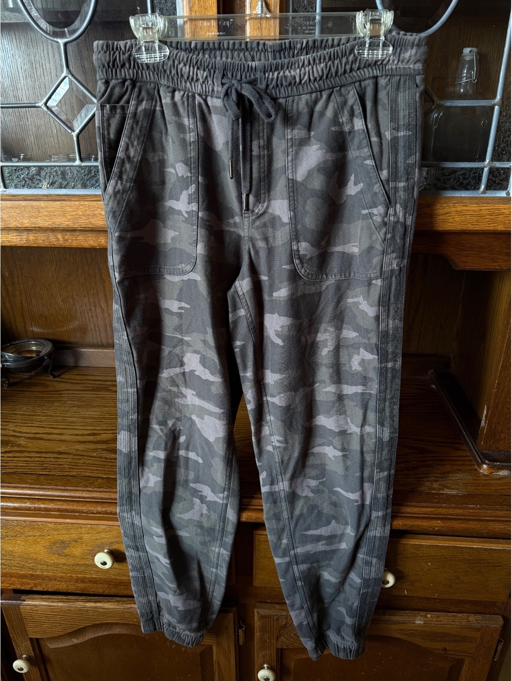 Athleta Farallon Camo Jogger Sz 6 Black/Grey Camo Drawstring Pants